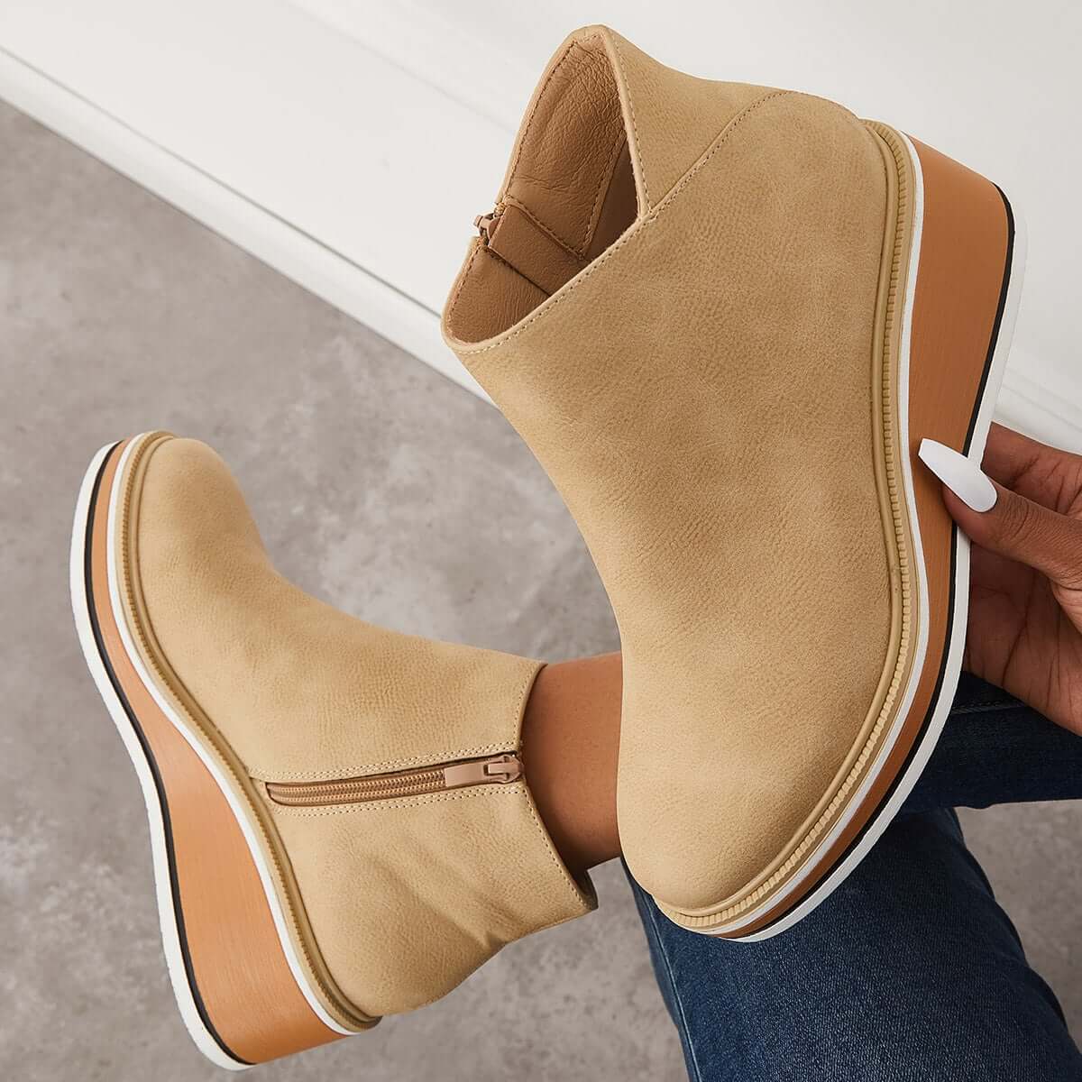 W&W - Stilvolle Stiefeletten mit Zipper und Plateau