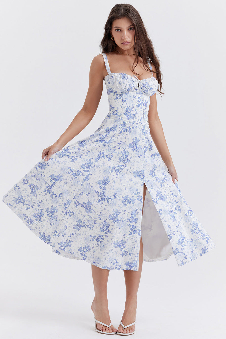 WW geschnittenes Trägerkleid für Damen mit französischem Flair und verführerischem Hüftschlitz