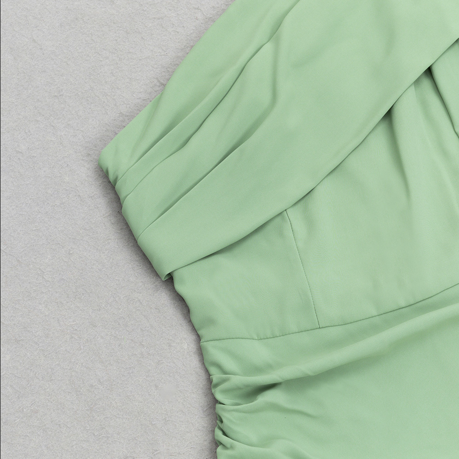 Asymmetrisches, figurbetontes Midikleid mit Drapierungsdetail | Grün