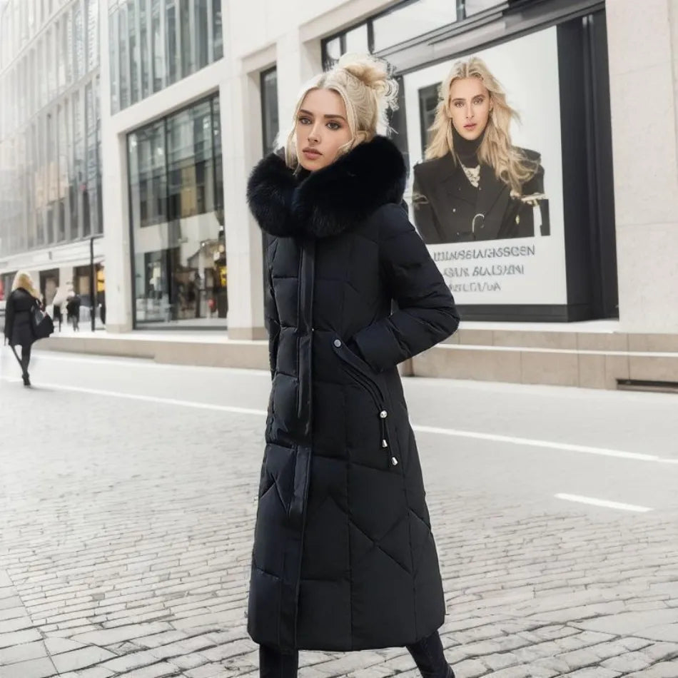 Langer Wintermantel mit Pelzkapuze