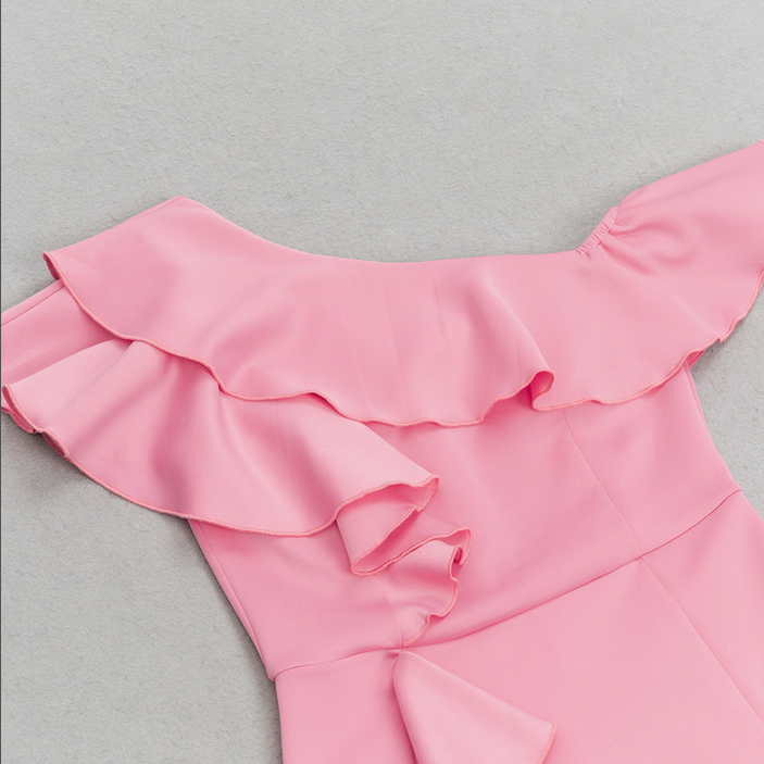 Asymmetrisches, figurbetontes Midikleid mit Rüschenkragen | Rosa