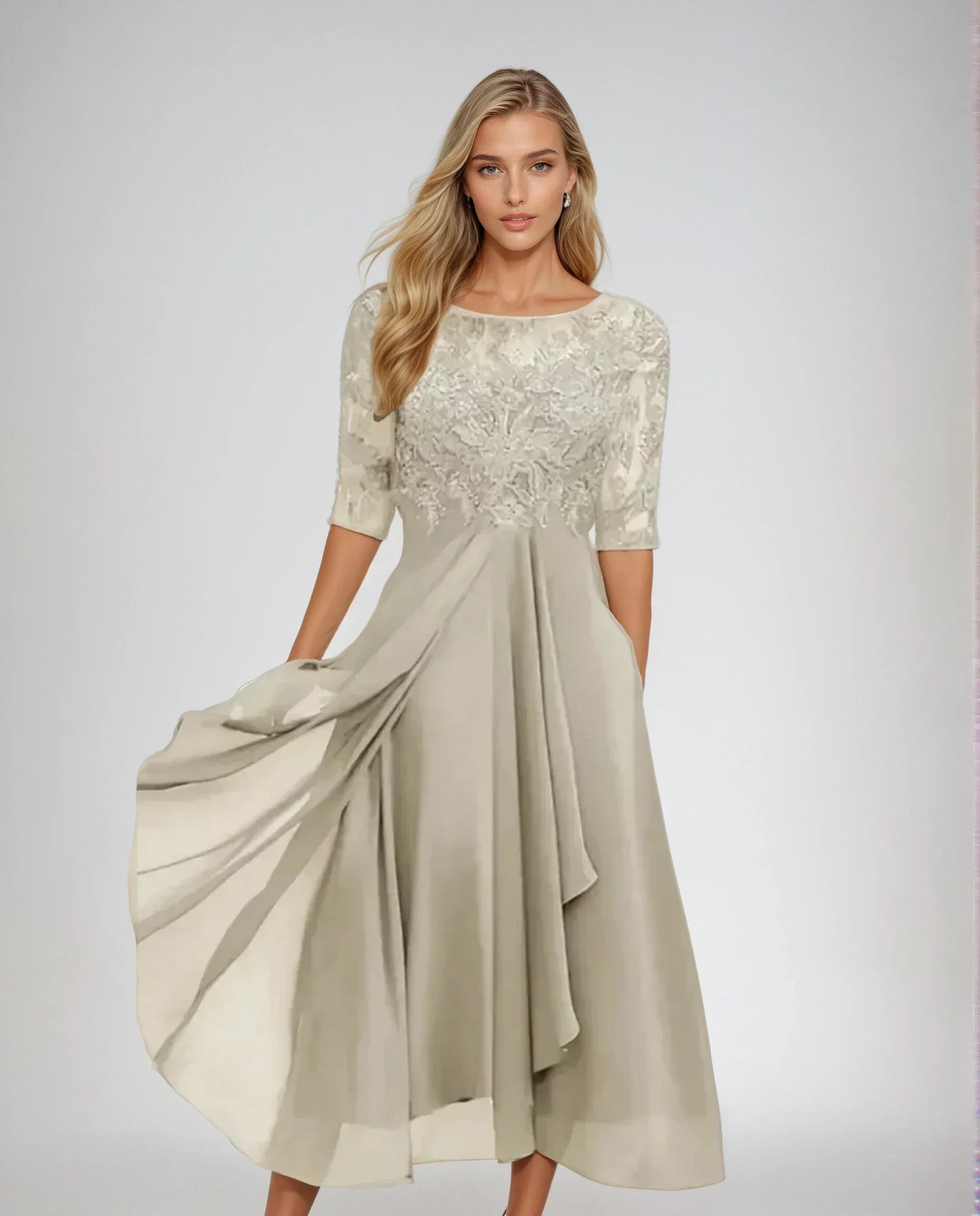 WW | Anmutiges Detailliertes Fließendes Kleid