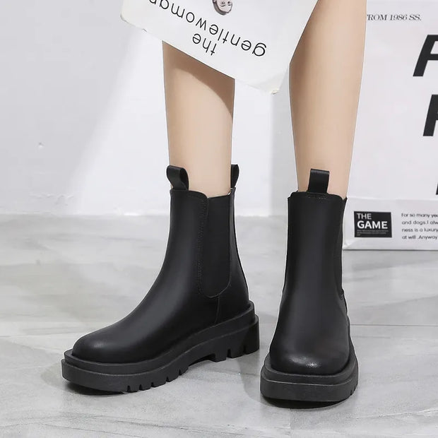 Retro-Stiefel mit dicken quadratischen Absätzen