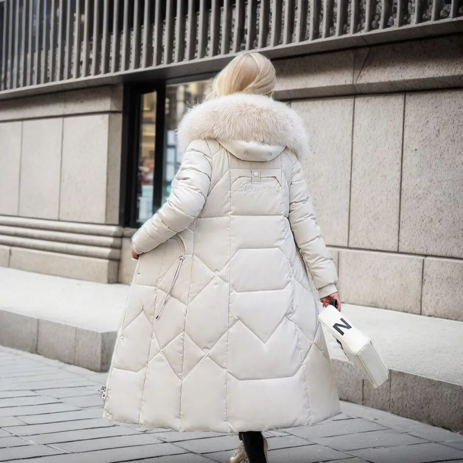 Langer Wintermantel mit Pelzkapuze