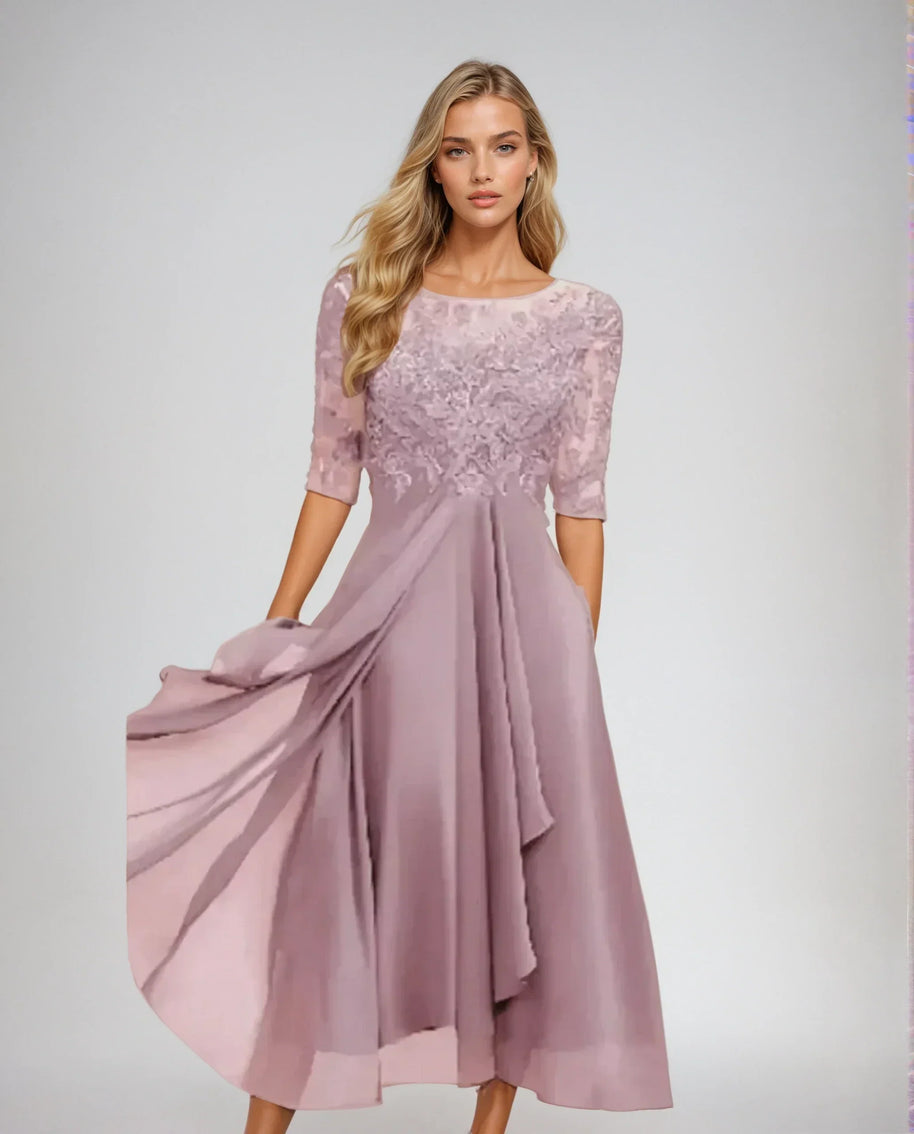 WW | Anmutiges Detailliertes Fließendes Kleid