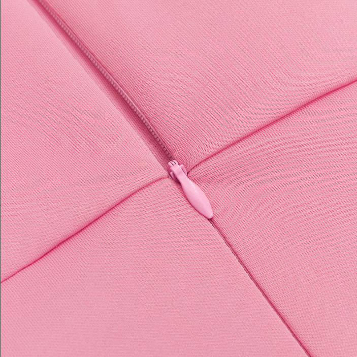 Asymmetrisches, figurbetontes Midikleid mit Rüschenkragen | Rosa