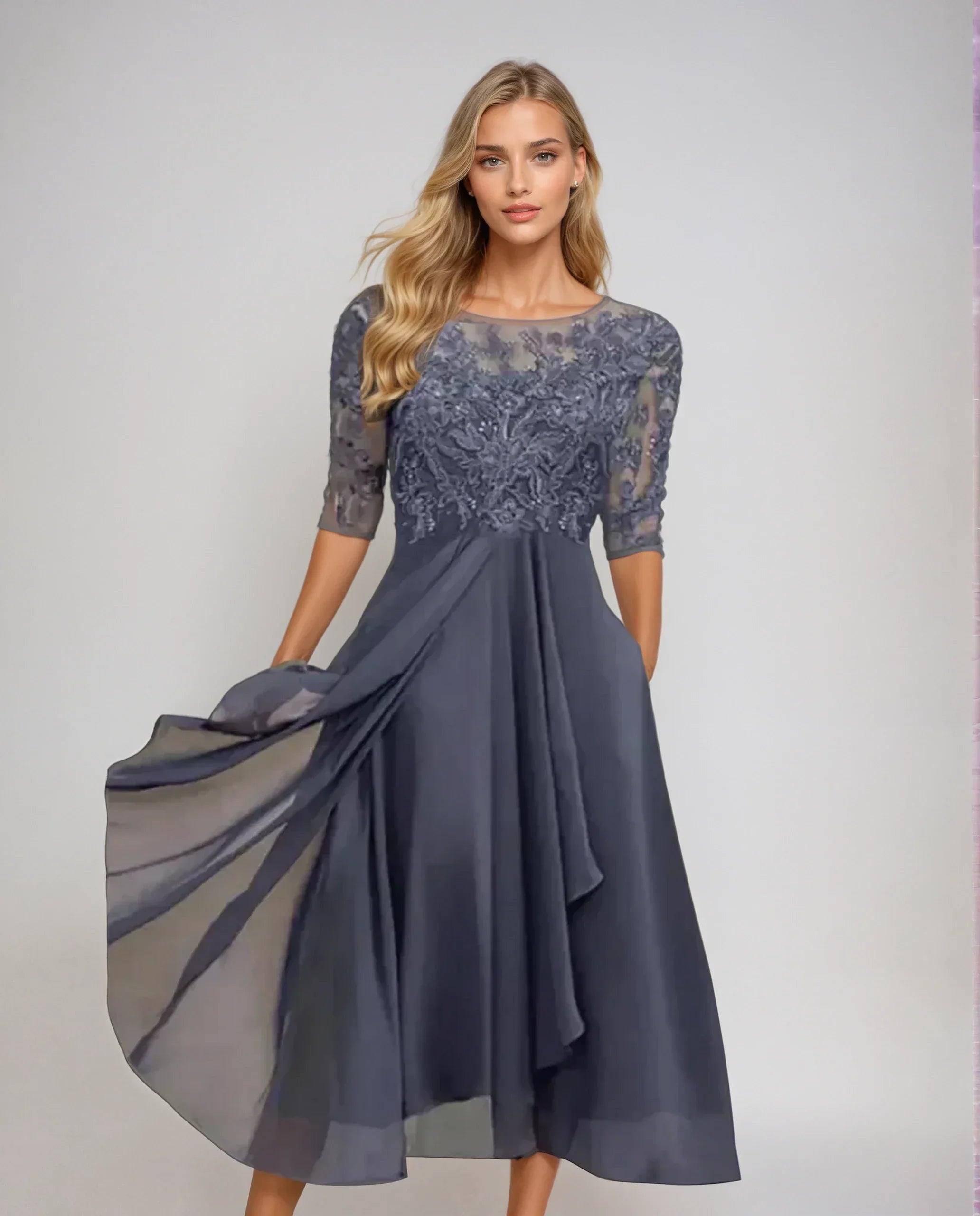WW | Anmutiges Detailliertes Fließendes Kleid