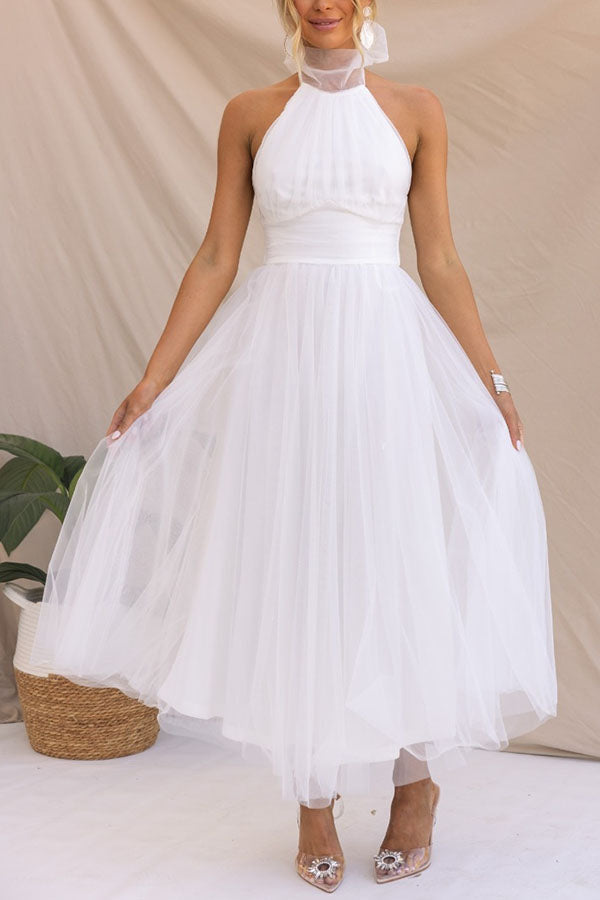 Feminines Sommerkleid mit fließendem Rock & eleganter Silhouette
