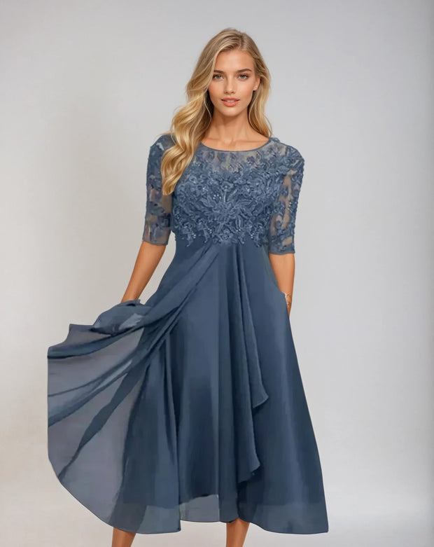 WW | Anmutiges Detailliertes Fließendes Kleid