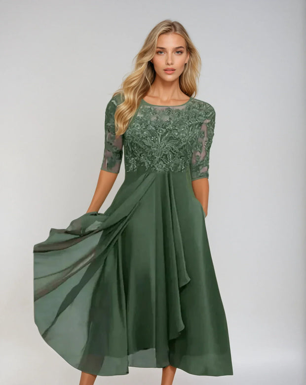 WW | Anmutiges Detailliertes Fließendes Kleid