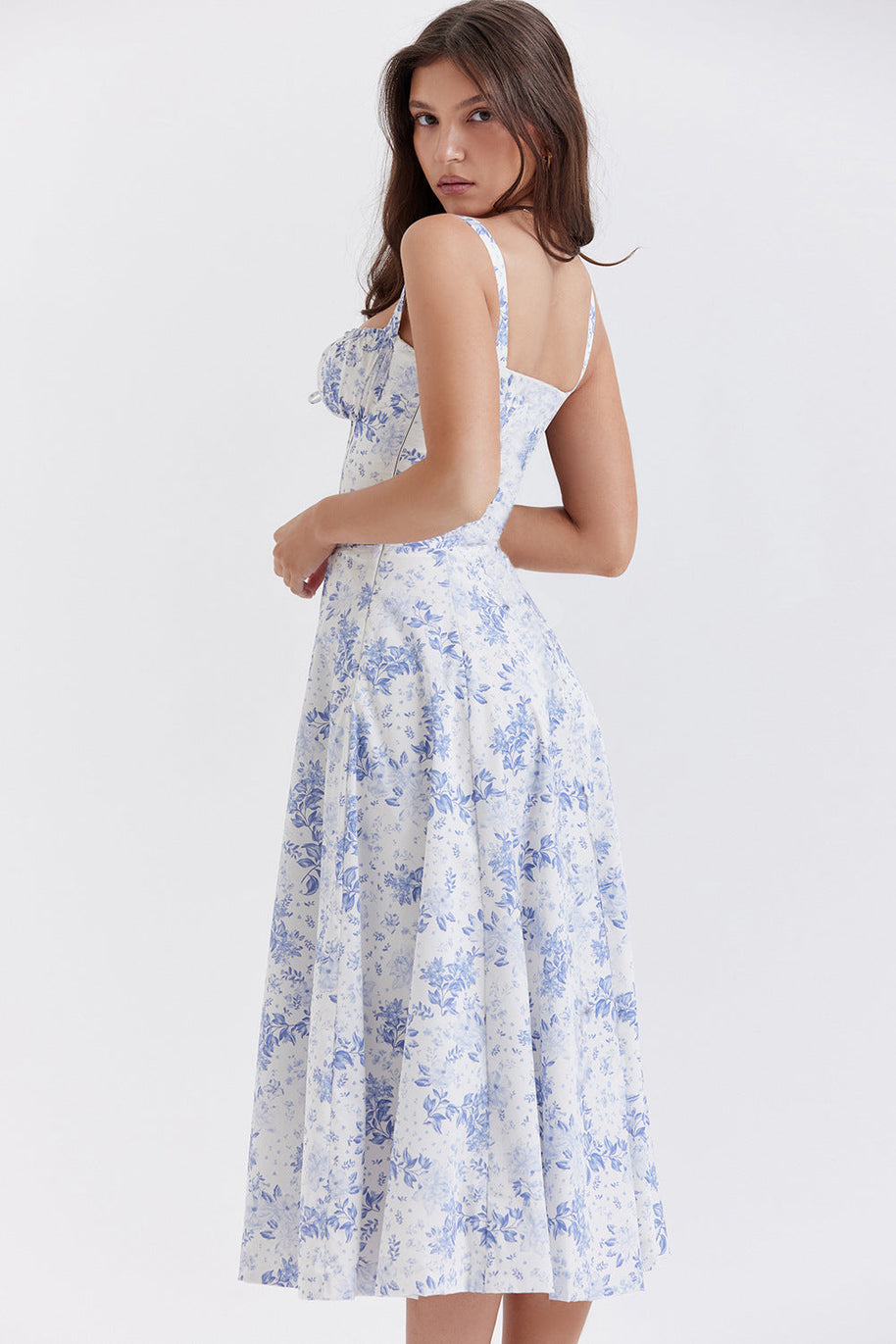 WW geschnittenes Trägerkleid für Damen mit französischem Flair und verführerischem Hüftschlitz