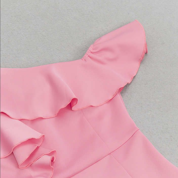 Asymmetrisches, figurbetontes Midikleid mit Rüschenkragen | Rosa