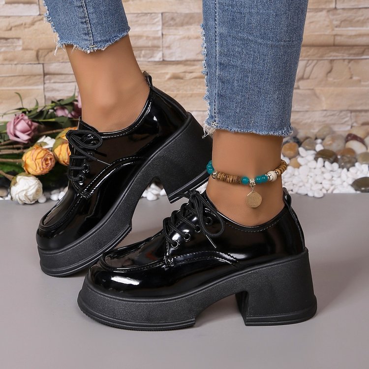 Damen Schnürschuhe mit glänzender Oberfläche und modischem Blockabsatz W&W