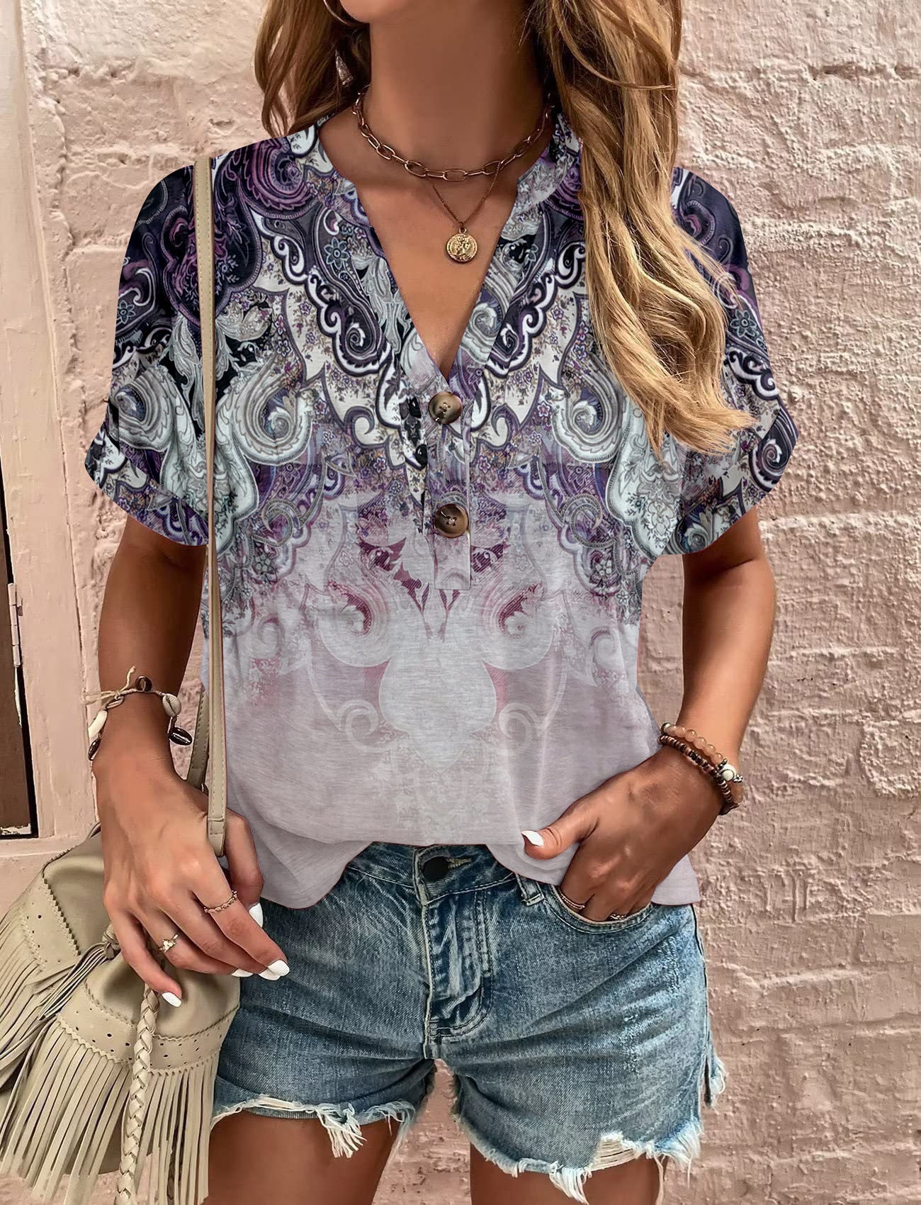 Damen lässiges kurzärmliges Blusenshirt mit verspieltem Paisleymuster und modernen Knopfdetails WW