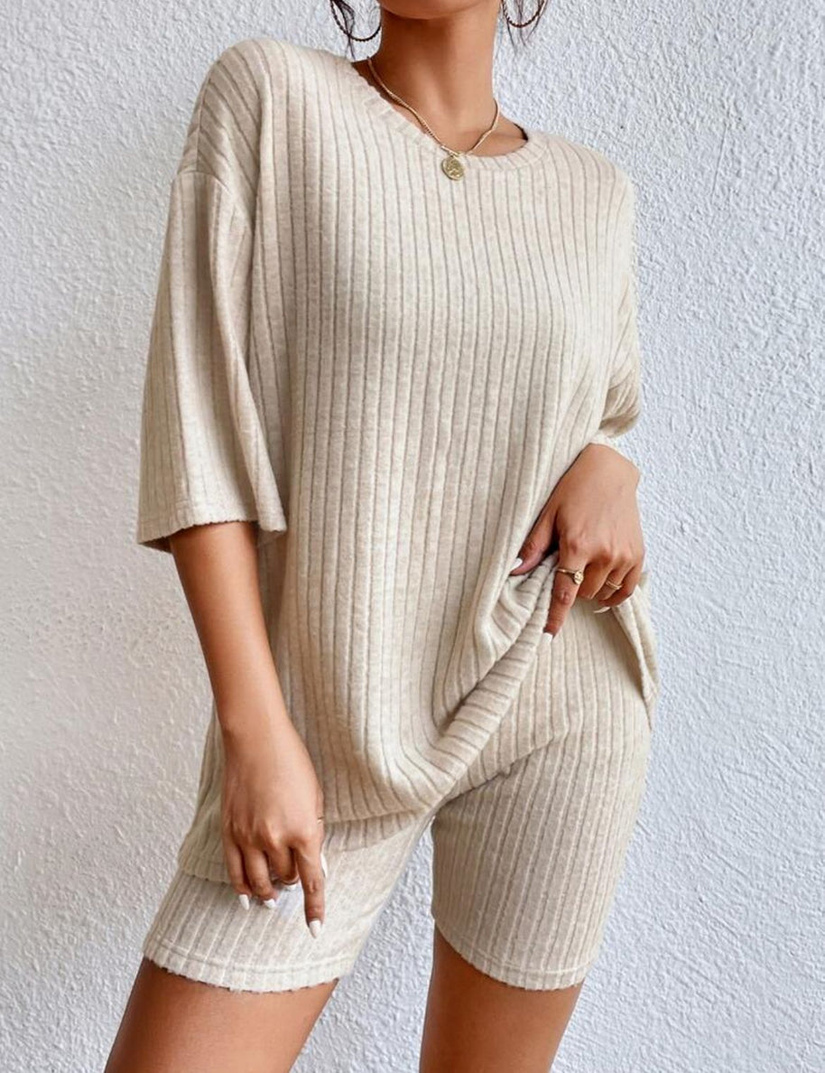 Damen komfortables Kurzarm Set mit Rippstrick und relaxed Schnitt WW