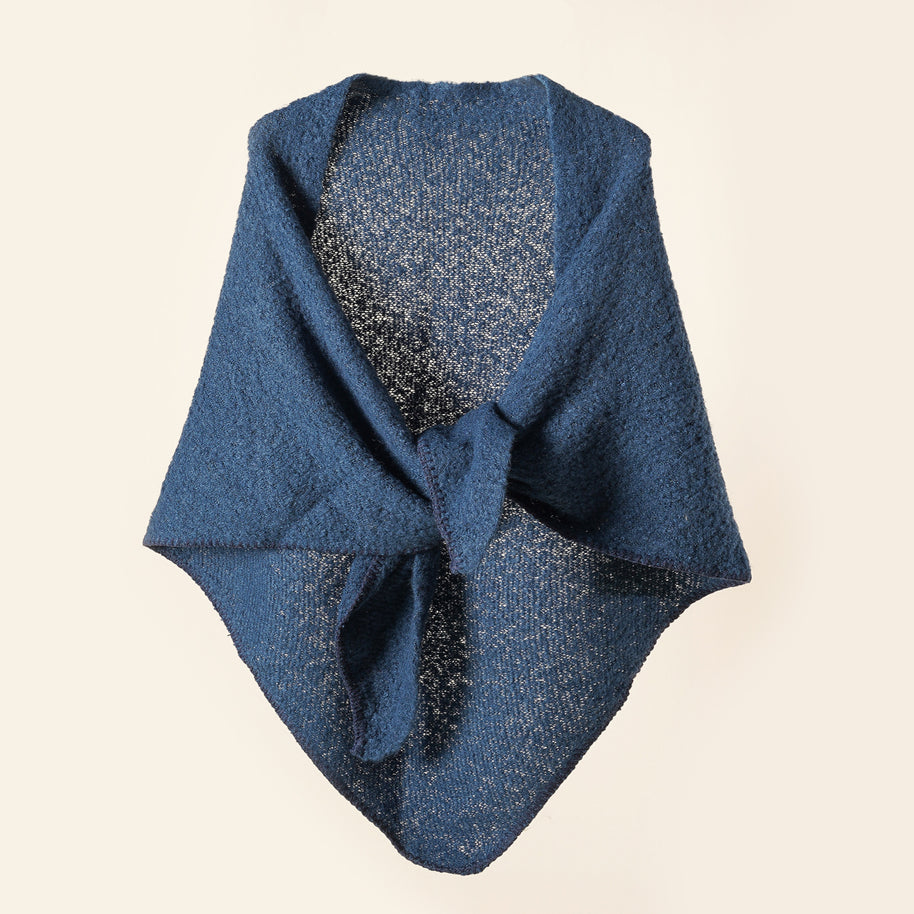 Damen Kuscheliger Wickelponcho mit modernen Fransen und elegantem Design WW