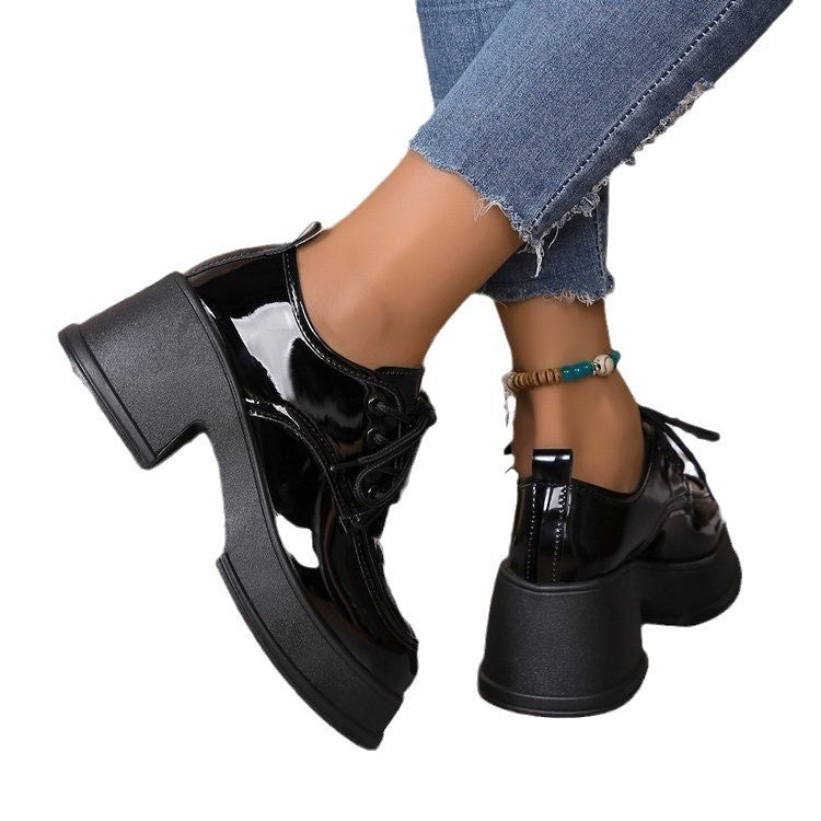 Damen Schnürschuhe mit glänzender Oberfläche und modischem Blockabsatz W&W