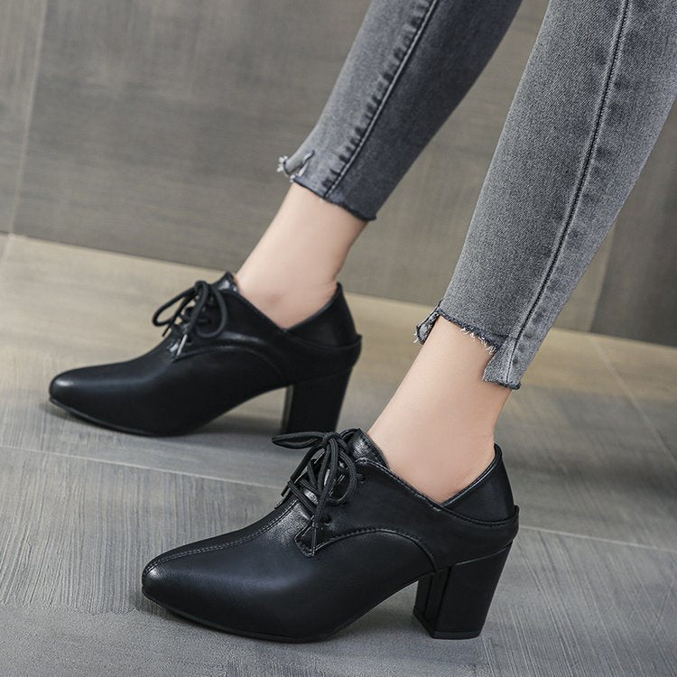 Damen Schnürschuhe mit Blockabsatz und modischem Design W&W