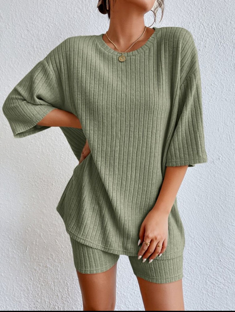 Damen komfortables Kurzarm Set mit Rippstrick und relaxed Schnitt WW