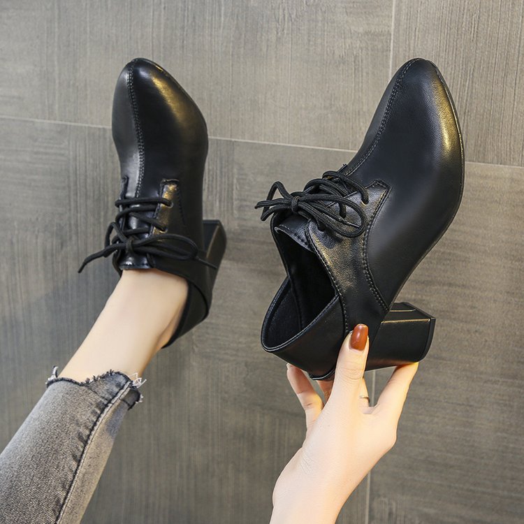 Damen Schnürschuhe mit Blockabsatz und modischem Design W&W