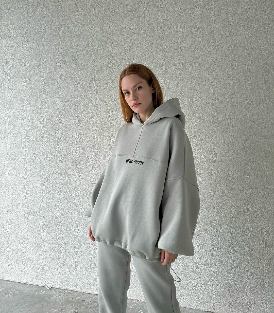 Damen bequemer Hoodie mit weitem Schnitt und praktischen Kängurutaschen WW