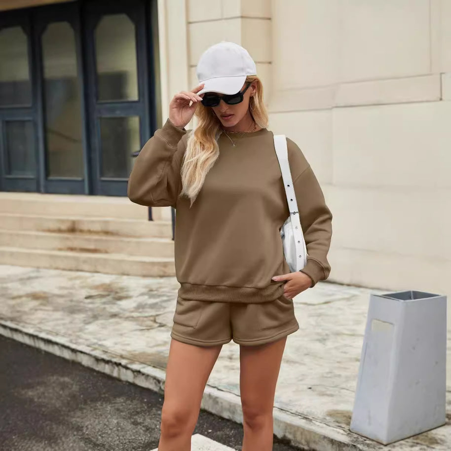Damen Sportliches Loungewear-Set mit elegantem Sweatshirt und kurzen Shorts WW