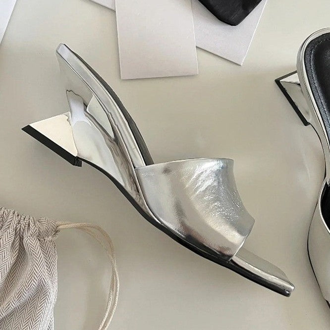 Damen Offene Mules mit elegantem Metallic-Obermaterial und komfortablem Blockabsatz W&W
