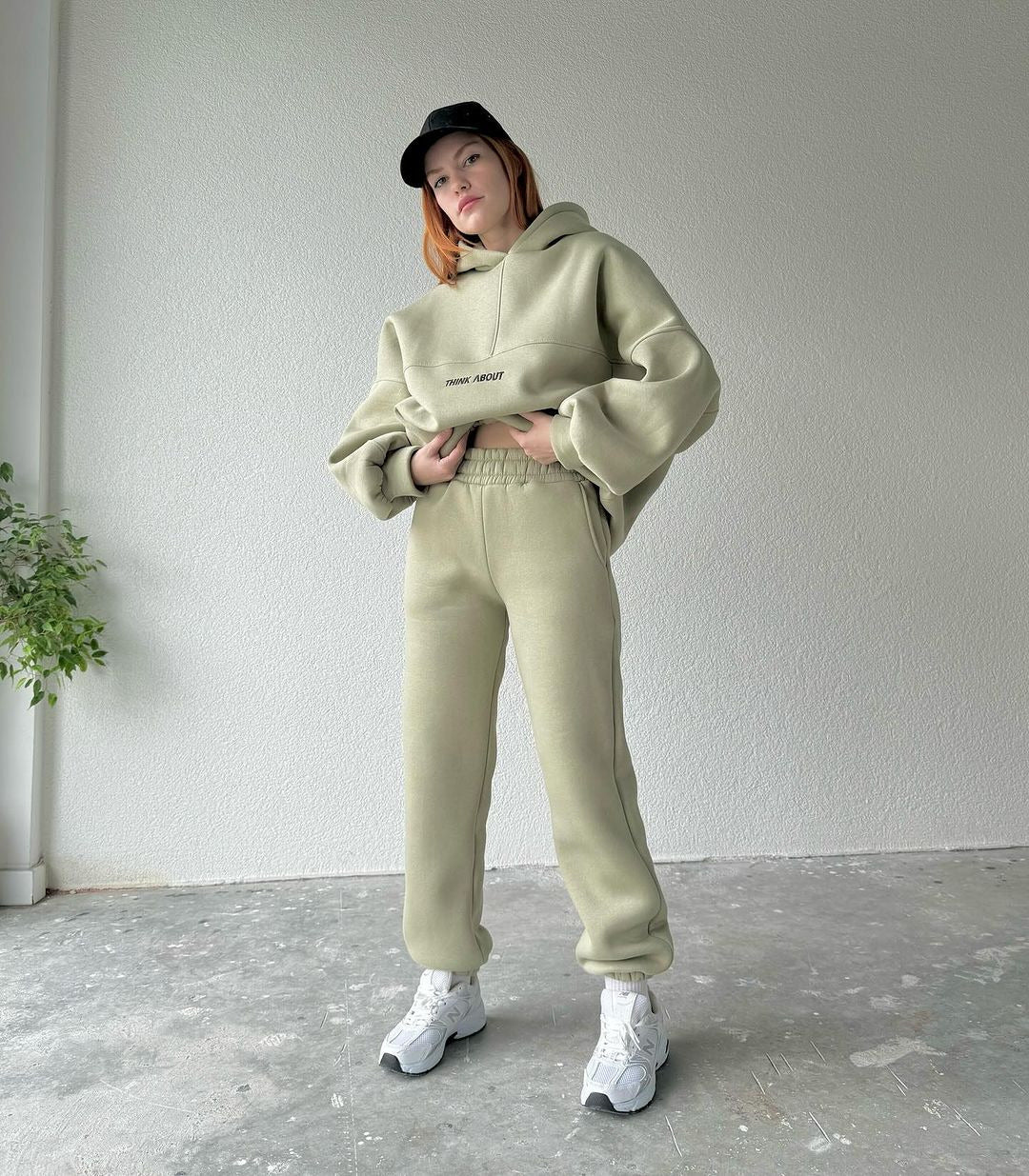 Damen bequemer Hoodie mit weitem Schnitt und praktischen Kängurutaschen WW