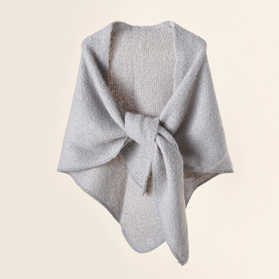 Damen Kuscheliger Wickelponcho mit modernen Fransen und elegantem Design WW