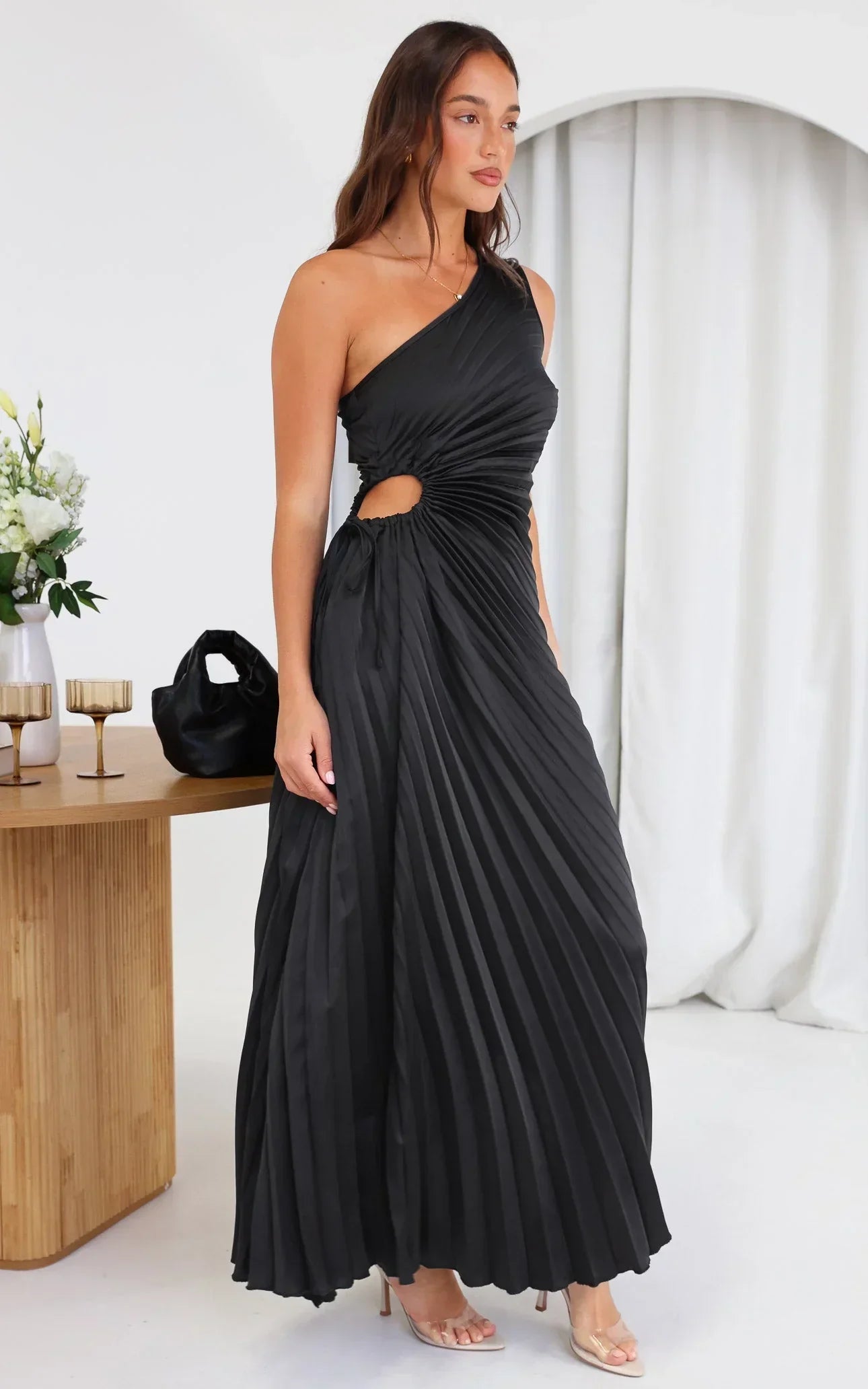 WW | One Shoulder Plissee Midi Kleid