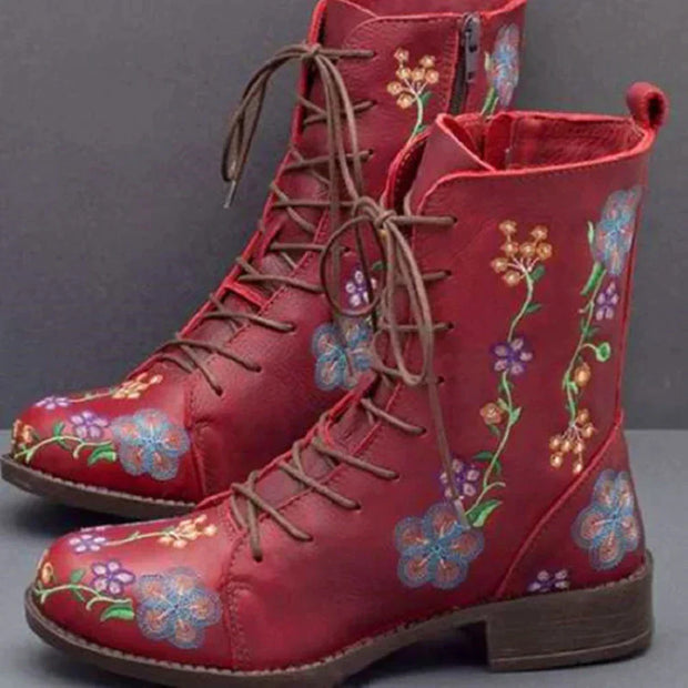 Retro-Stiefel mit ethnischer Stickerei