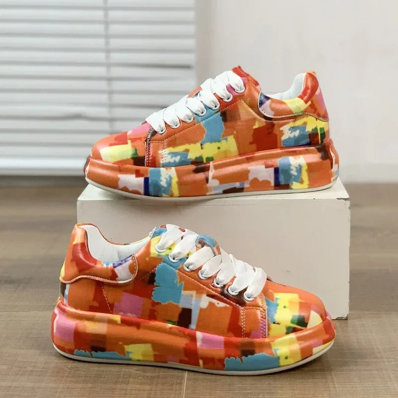 WW | Lebendige Sportschuhe Im Graffiti-Stil