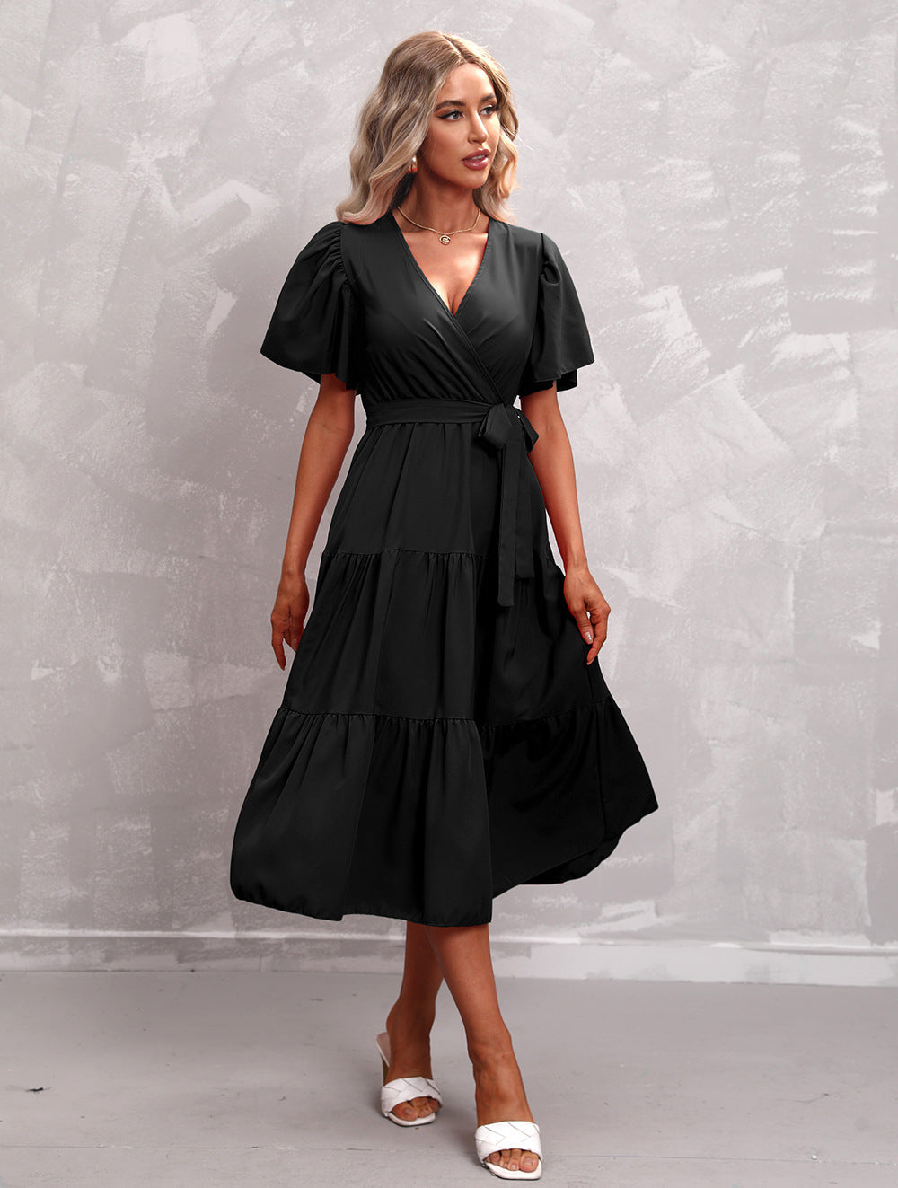 WW - Schwarzes Midikleid mit Rüschen