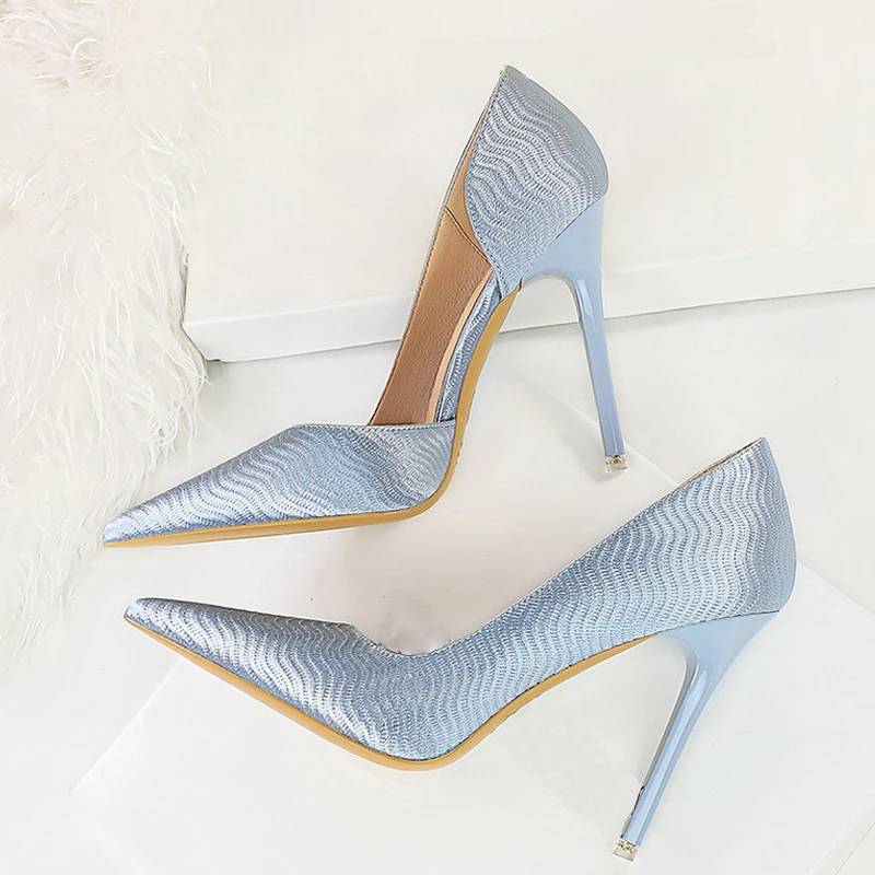 WW | Looking At The Moon Stiletto
