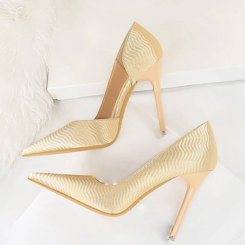 WW | Looking At The Moon Stiletto