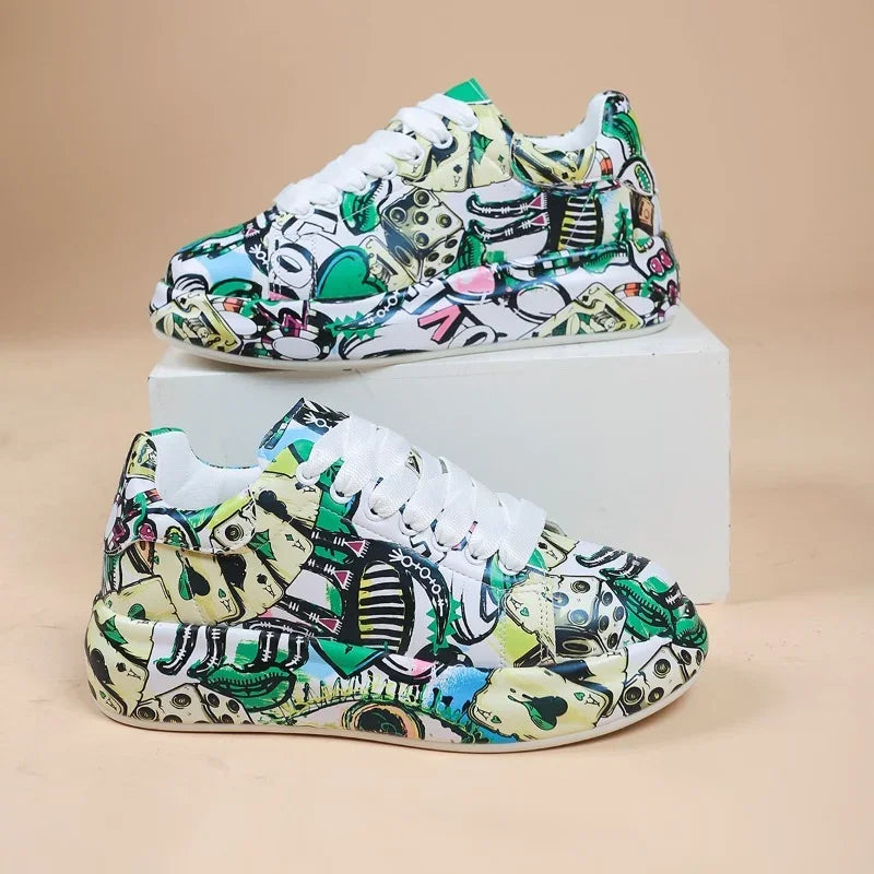 WW | Lebendige Sportschuhe Im Graffiti-Stil