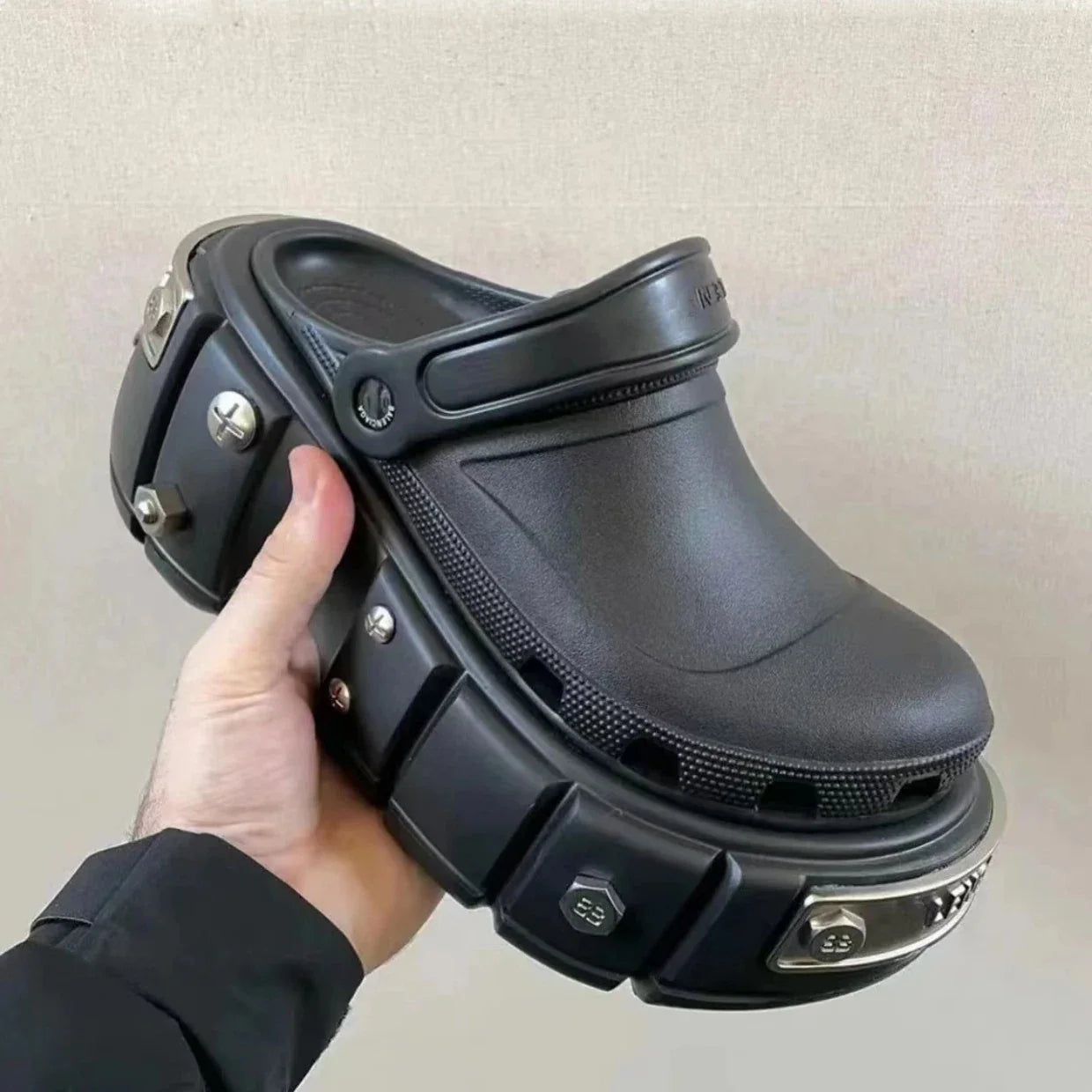 WW - Punk-Nieten-Plattformschlappen