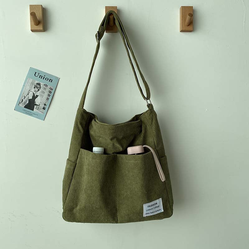 WW | Weite Corduroy Schultertasche