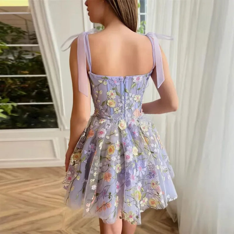 WW | Cocktailkleid mit Blumenapplikationen