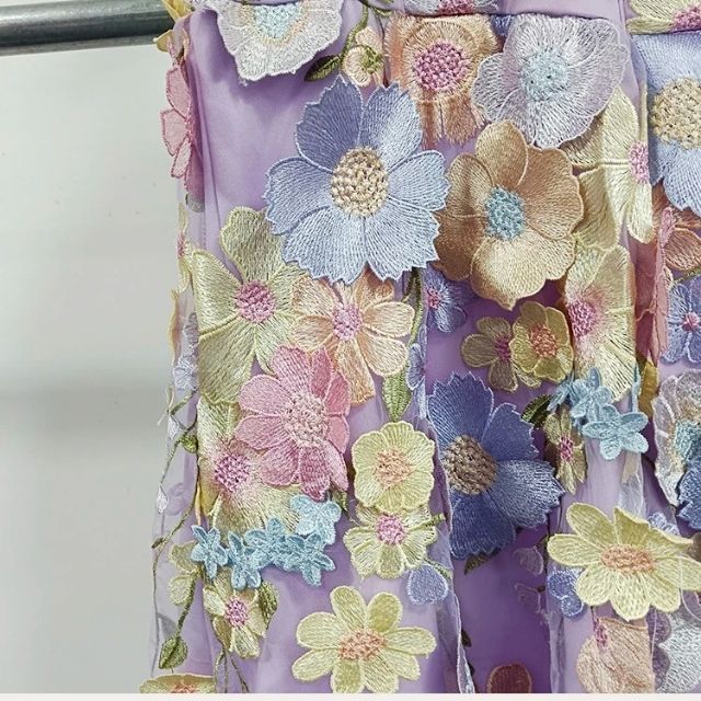 WW | Cocktailkleid mit Blumenapplikationen