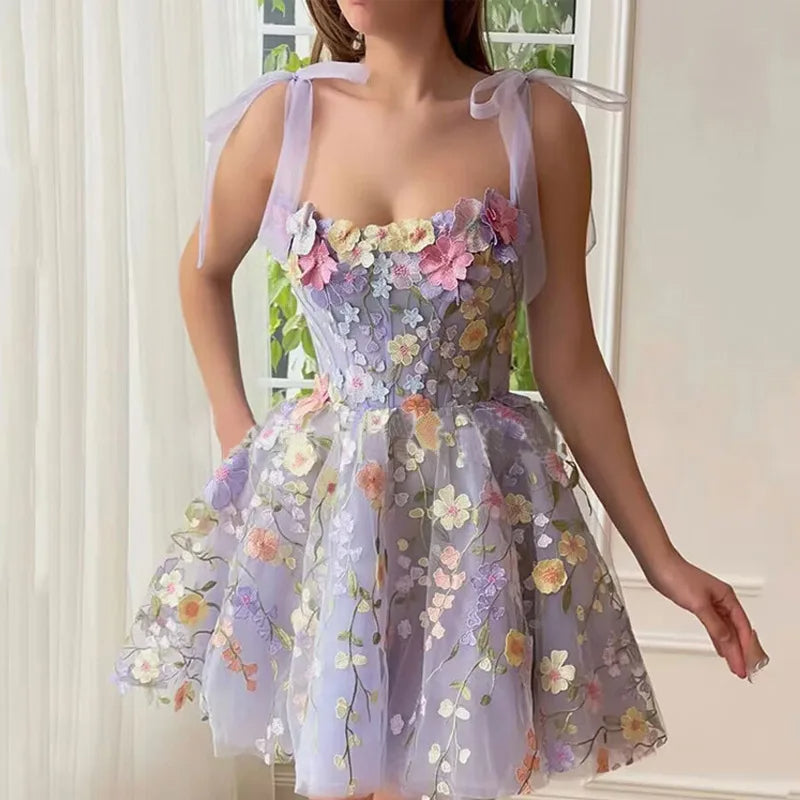 WW | Cocktailkleid mit Blumenapplikationen