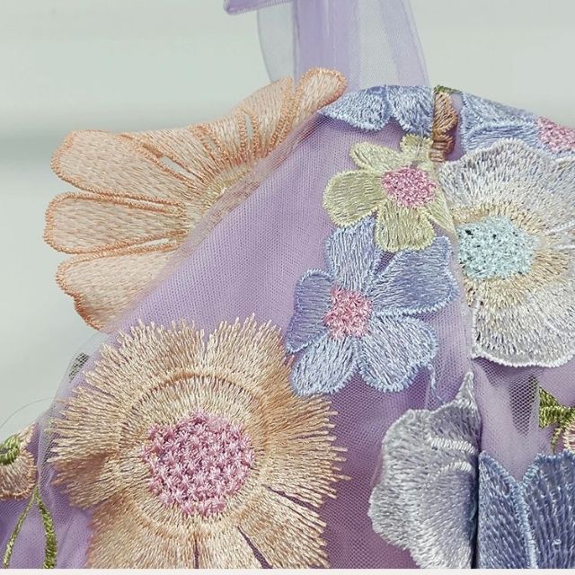 WW | Cocktailkleid mit Blumenapplikationen
