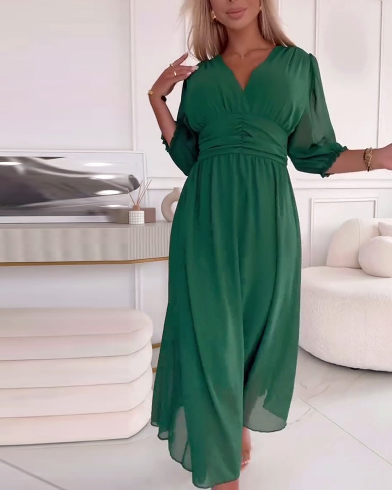 WW | Unifarbenes Tailliertes Kleid mit V-Ausschnitt