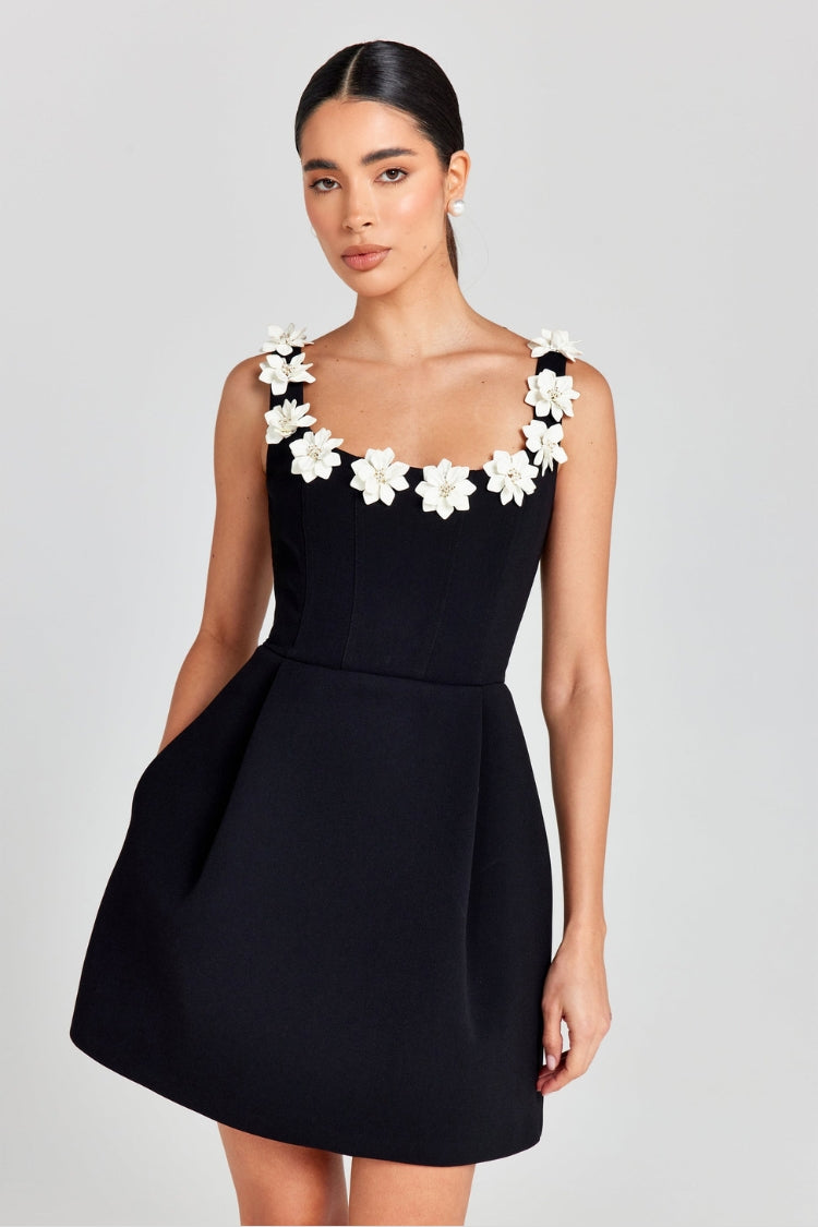 WW | Cindy Kunstperle Blumen Applikation Quadrat Ausschnitt Taschen Mini Kleid