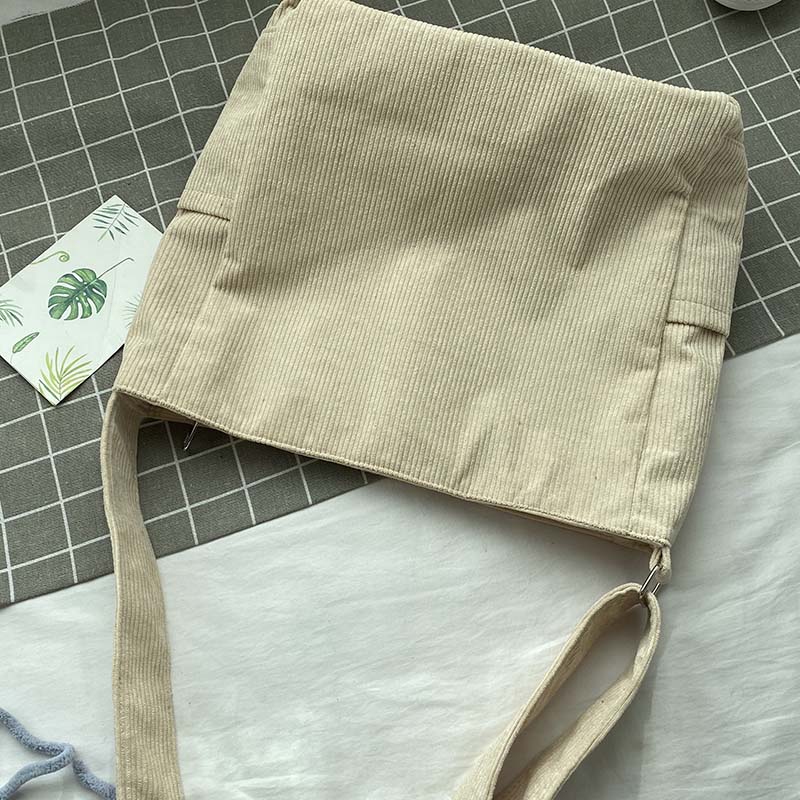 WW | Weite Corduroy Schultertasche