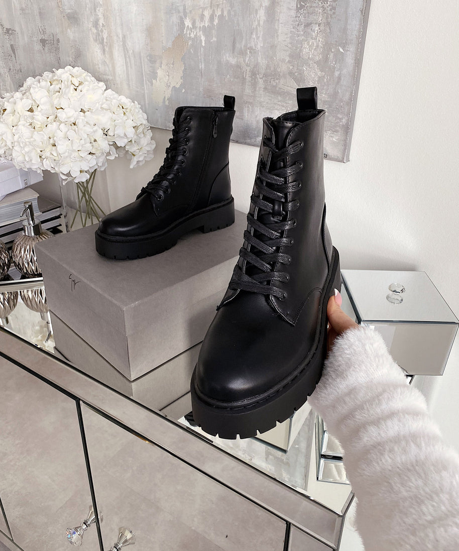 Stiefel Serena Schwarz