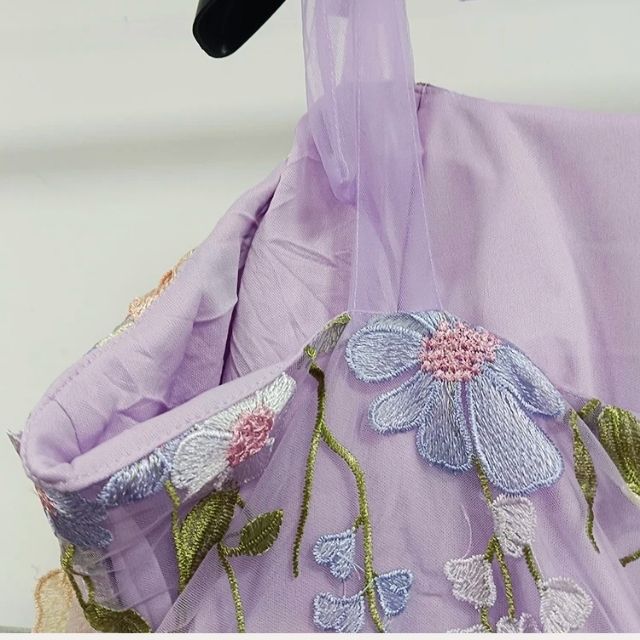 WW | Cocktailkleid mit Blumenapplikationen