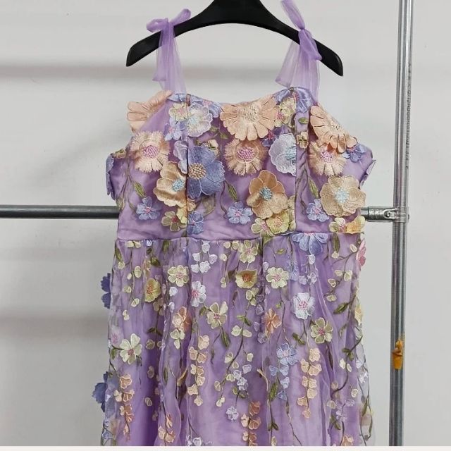 WW | Cocktailkleid mit Blumenapplikationen