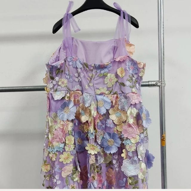 WW | Cocktailkleid mit Blumenapplikationen