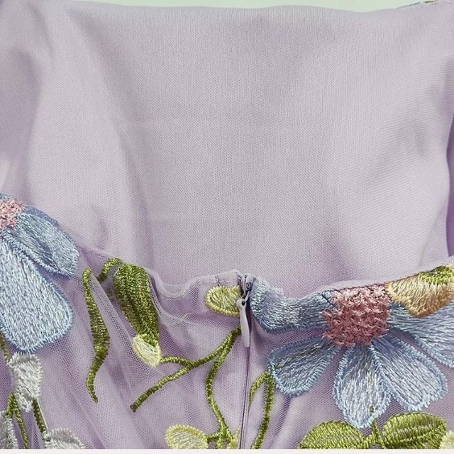 WW | Cocktailkleid mit Blumenapplikationen